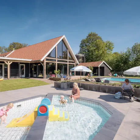 Buitenzwembad vakantiepark kaps